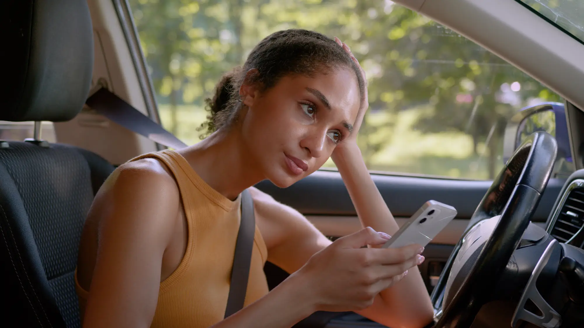 Person securely using El Locator